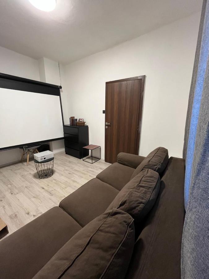 Large 3 Bedroom Apartment With City Skyline View كارلوفي فاري المظهر الخارجي الصورة